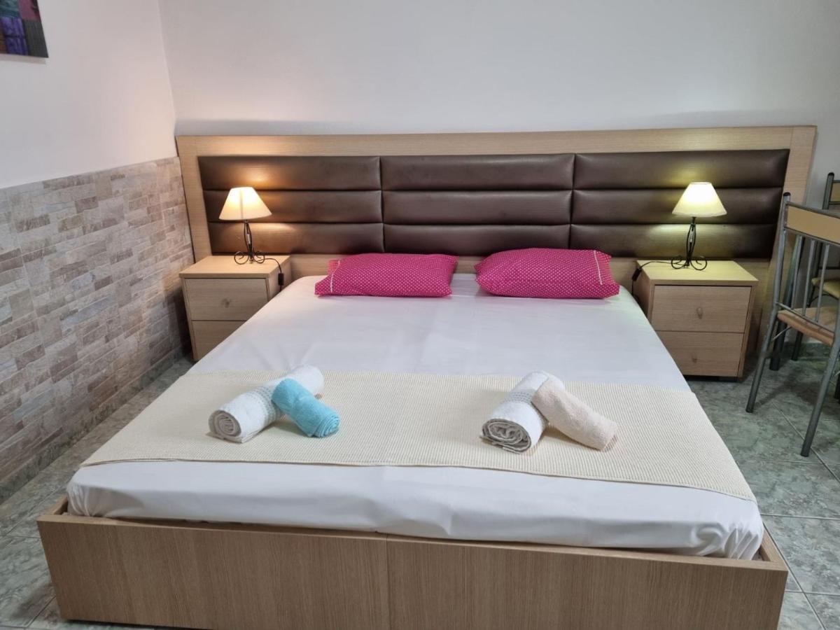 Anna Christina Apartments 메타모르포시 외부 사진